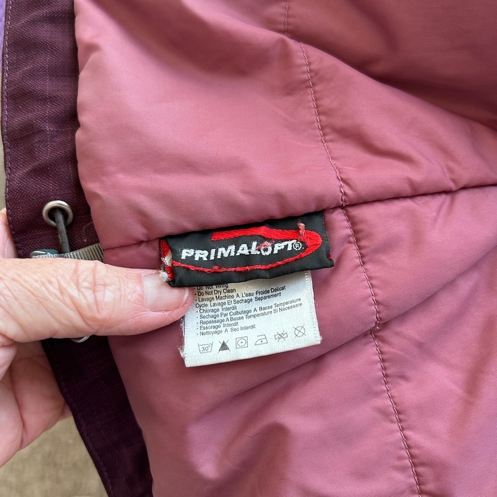 Cloudveil Primaloft ski/winter coat. Pockets. Zip off hood. Venting. Purple. EUC - Picture 12 of 16